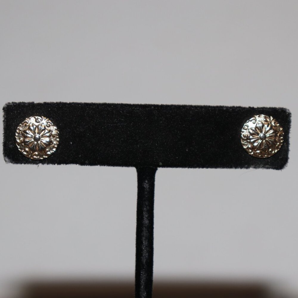 🌼💛 Vintage Gold Post Earrings w/ Flower Embossing · 3/8" Tall · petite vintage